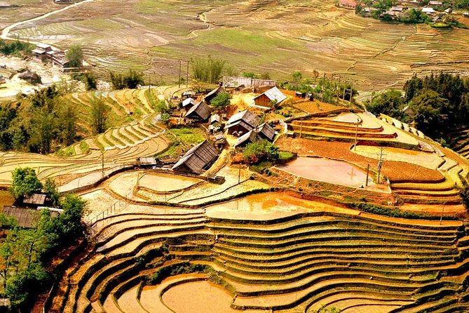 Sapa 3 Days 2 Nights Trekking Tour (1 Night In Ta Van Village, 1 Night In Hotel) - Accommodations