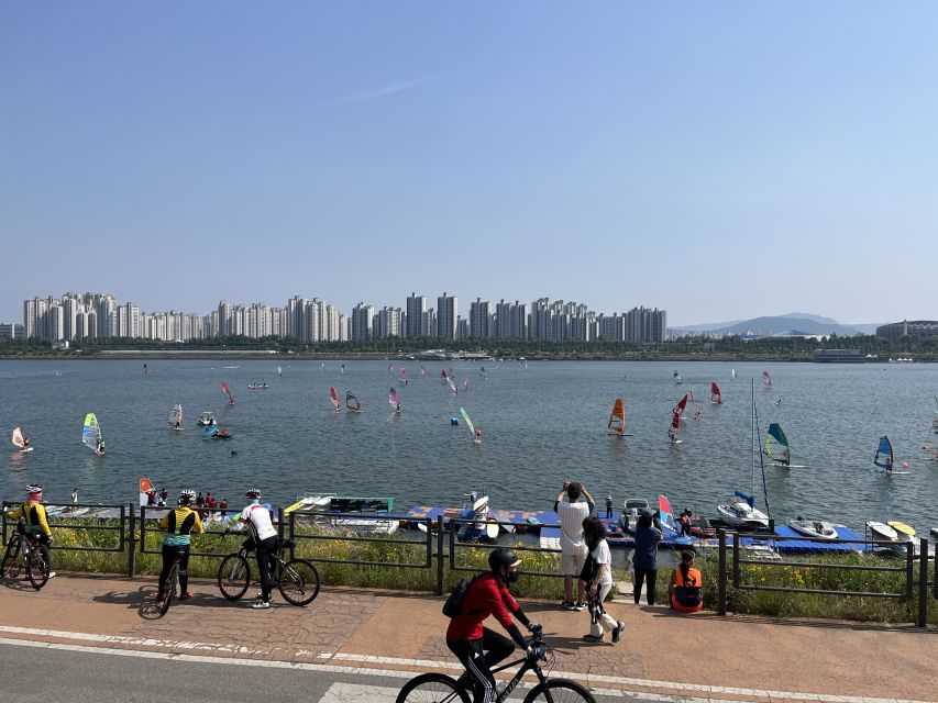 Seoul: Stand Up Paddle Board (SUP) & Kayak in Han River - Stunning Sunset