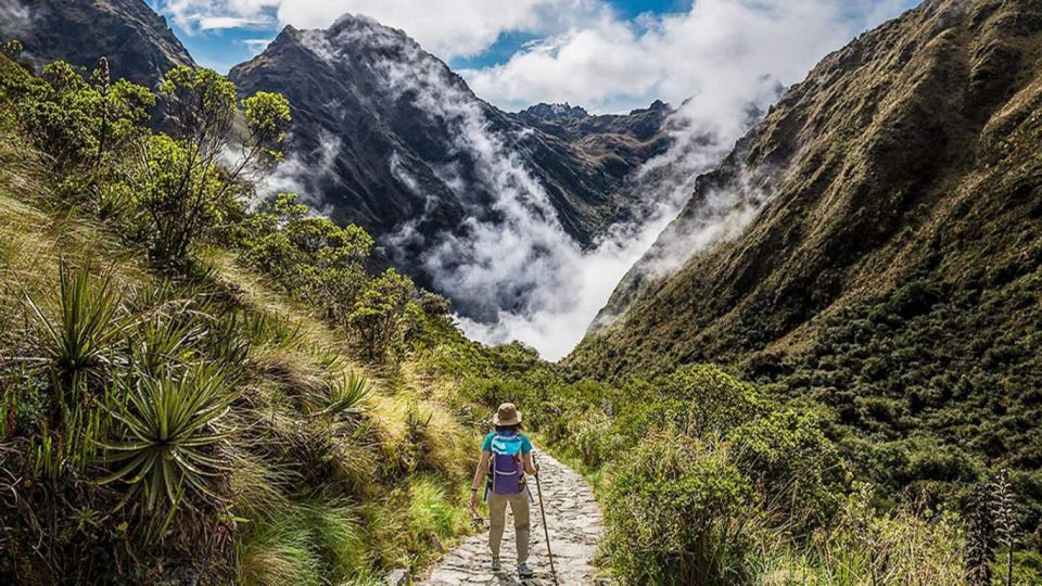 Short Inca Trail to Machu Picchu 2D/1N - Trekking Through Chachabamba and Wiñaywayna