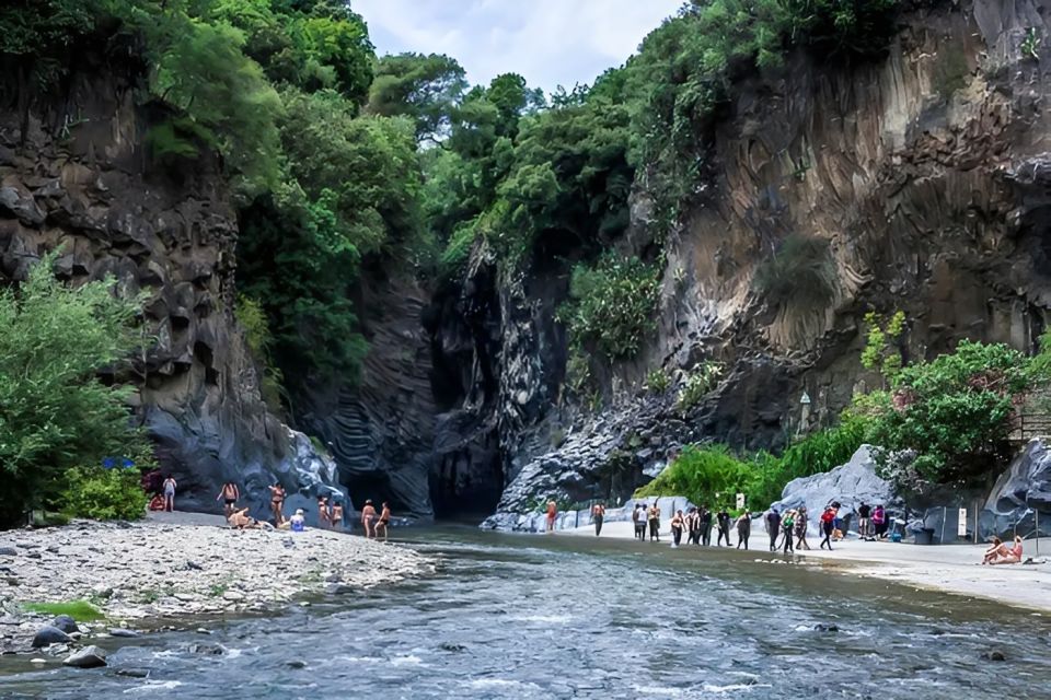 Sicily: Etna and Alcantara Gorges Full-Day Tour With Lunch - Lunch at Etnean Restaurant