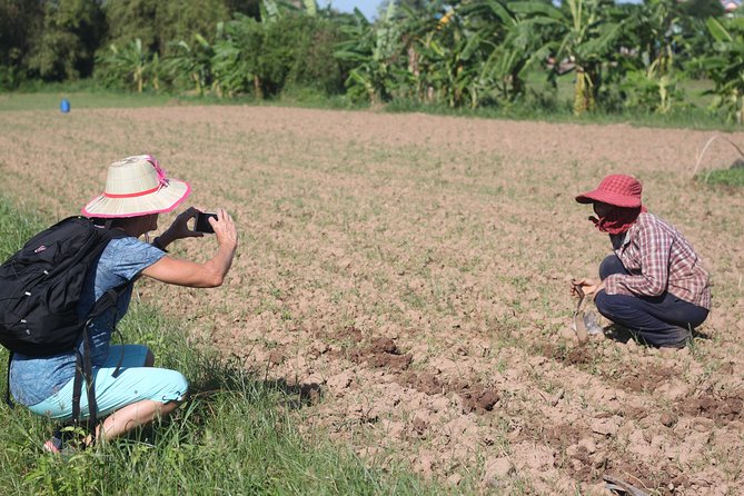 Silk Island & Countryside of Phnom Penh by Tuk Tuk - Silk Island Experience