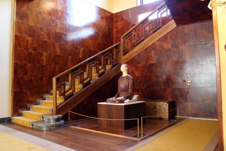 Skip-the-line Villa Necchi Campiglio and Milan Downtown Tour - Art and Antique Furnishings