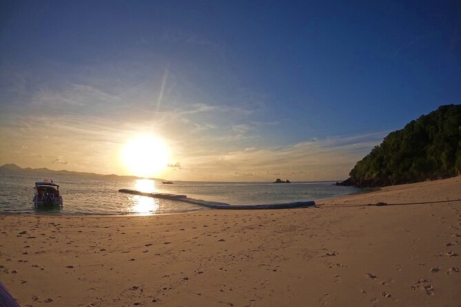 Small Group Phi Phi Islands Sunrise Tour With Seaview Lunch - Customer Reviews and Feedback