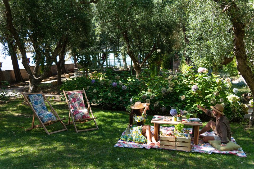 Sorrento: Botanical Picnic in the Gardens of Villa Zagara - Relaxing Atmosphere