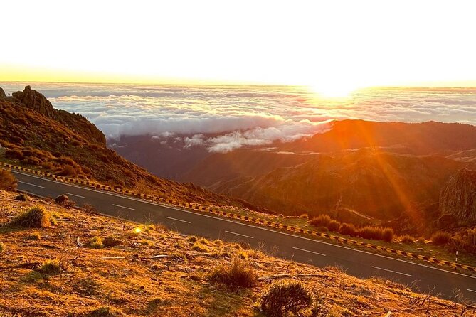 Sunrise Transfer to Pico Do Arieiro, Hike to Pico Ruivo & Return From Teixeira - Hassle-Free Transfers From Funchal and Caniço