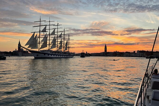 Sunset Jazz Cruise With Aperitivo in the Venice Lagoon - Additional Fees for Day Visitors