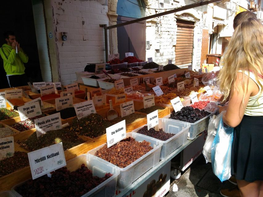 Syracuse: Ortigia Private Walking Tour - Dress Code and Market