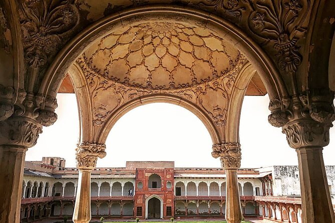 Taj Mahal Private Day Trip by Express Train With Lunch - Dining at a 5-Star Restaurant