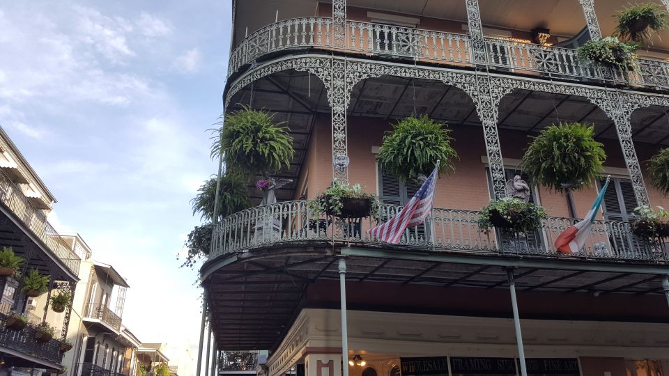 The Locals Guide to the French Quarter Tour - Meeting Point and Logistics