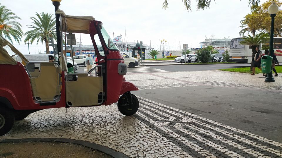 Tuk Tuk Funchal CR7 - Madeira Island - Madeira Island Background