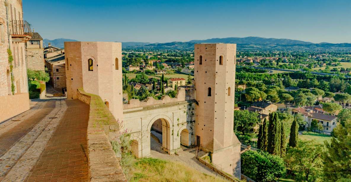 Umbria: Spello to Assisi Trekking on Mount Subasio + Lunch - Admiring Breathtaking Panoramic Views