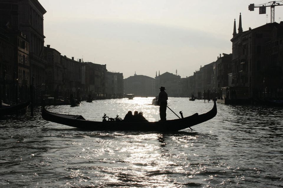 Venice: Private Gondola Ride for up to 5 People - Meeting Point and Directions