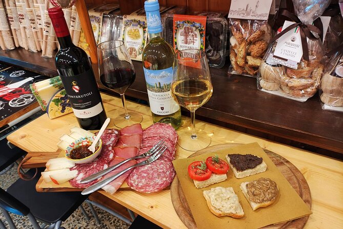 Walking Tour of Siena With Food & Chianti Wine - Explore Sienas Monuments