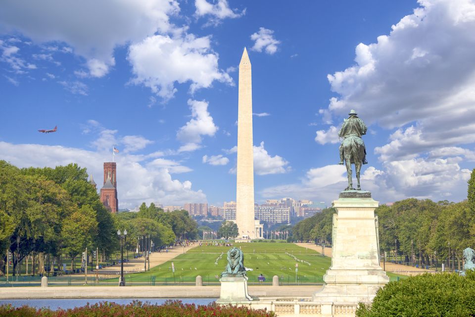 Washington DC: Full-Day Tour of Washington DC Monuments - Reflecting at the Lincoln Memorial