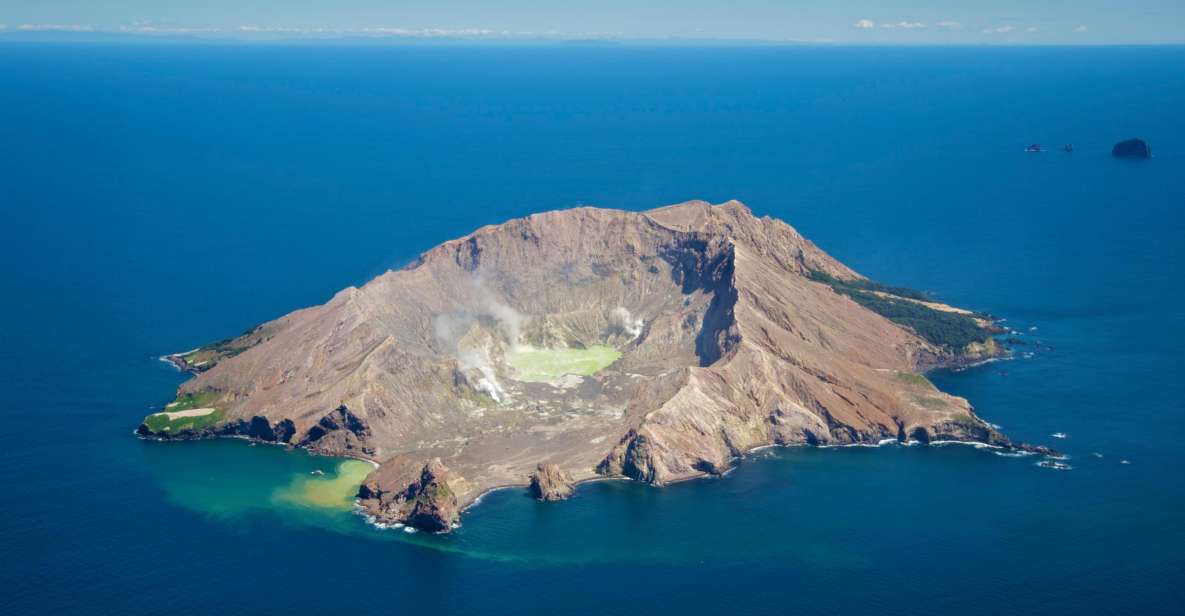 White Island & Whale Island 1-Hour Volcano Scenic Flight - Group Size Limit