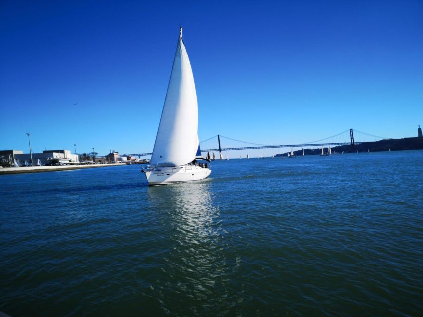 1 Hour Private – Lisbon: Sailing Tour With Wine and History