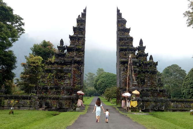 All Inclusive Sekumpul Waterfall Trekking, Handara Gate & Temple