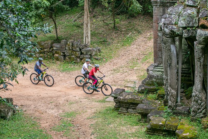 Angkor Sunrise Bike Tour With Breakfast and Lunch Included - Cycling Through the Ruins