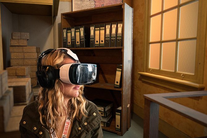 Anne Frank'S Last Walk and Visit the Anne Frank House in Virtual Reality - Exploring the Historical Setting Through VR