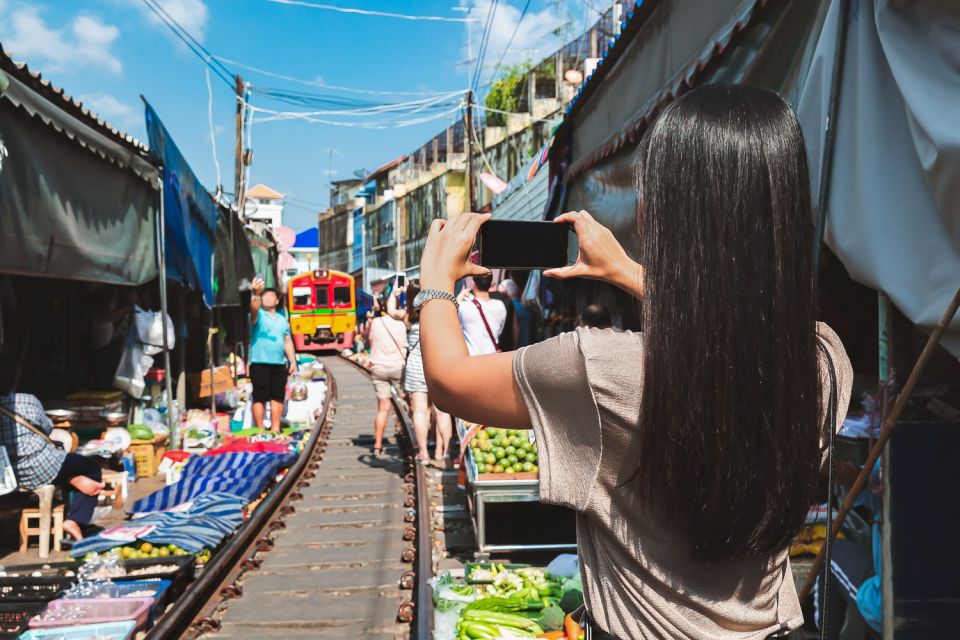 Bangkok: Damnoen Saduak Market and Maeklong Railway Market - Experience of Local Life