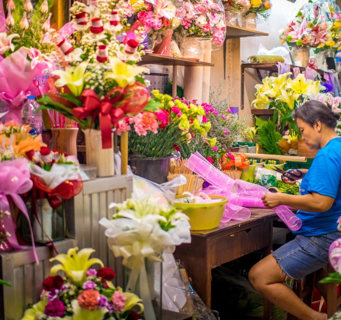 Bangkok: Nighttime Bike Tour With Flower Market Visit - Crossing the Chao Phraya River