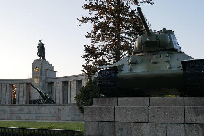 Berlin Highlights Private Guided Walking Tour - Checkpoint Charlie and the Cold War