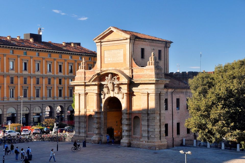 Bologna: Guided Architecture Walking Tour - Piazza Del Nettuno