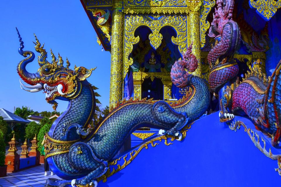 Chiang Mai: Golden Triangle, Blue Temple & White Temple Tour - Lunch at Local Restaurant