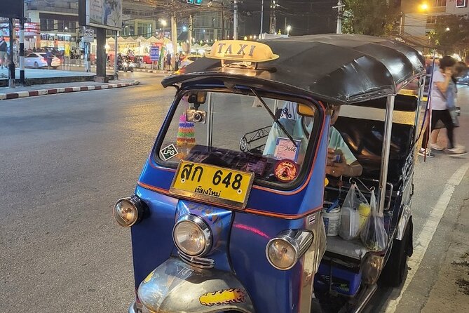 Chiang Mai Temples and Market Tuk-Tuk Evening Night Tour - Group Size and Age Restrictions