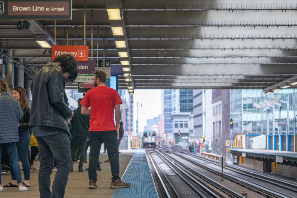 Chicago Architecture Experience by Train - Highlighting the Chicago Public Library