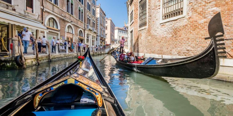 Discover Venice - Morning Walking Tour and Gondola - Gondola Ride Experience