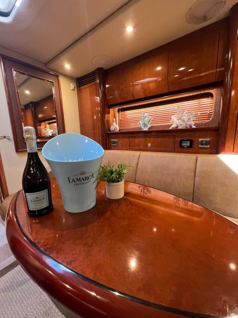 ⭐️⭐️⭐️⭐️⭐️ Private 🛥️ Yacht Rentals ⏰ 2h 🍾 Champagne Gift - Requirements and Information