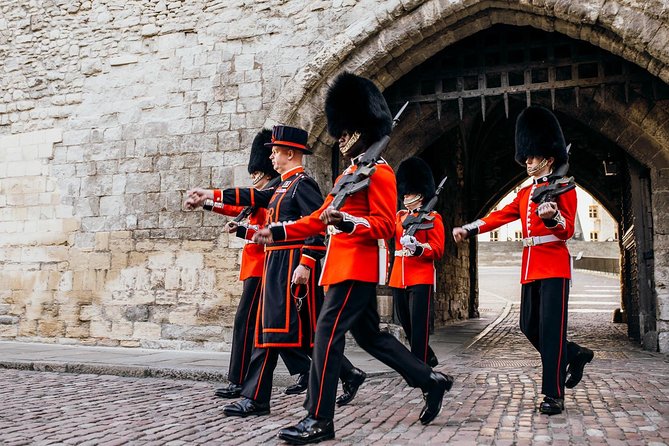 Early Access Tower of London Tour With Opening Ceremony & Cruise - Exploring the Tower Walls
