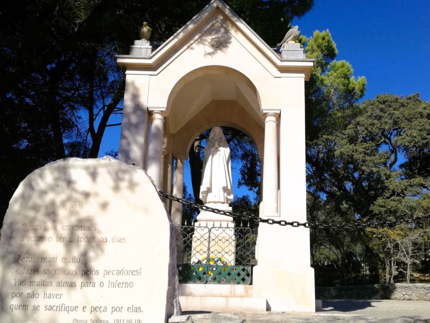 Fatima: Highlights of the Pilgrims in Half Day Private Tour - Basilica of the Most Holy Trinity