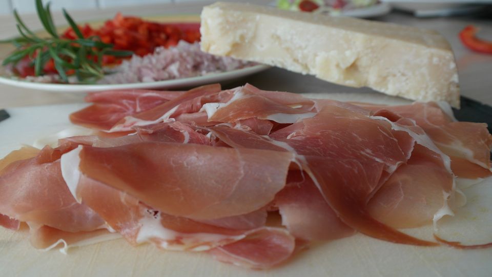 Florence: Walking Tour With Local Wine Tasting and Meal - Exclusive Tour With a Food Ambassador