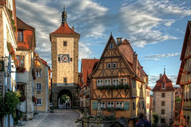 Frankfurt Super Saver: Neuschwanstein Castle and Rothenburg Day Trip - Transportation and Duration