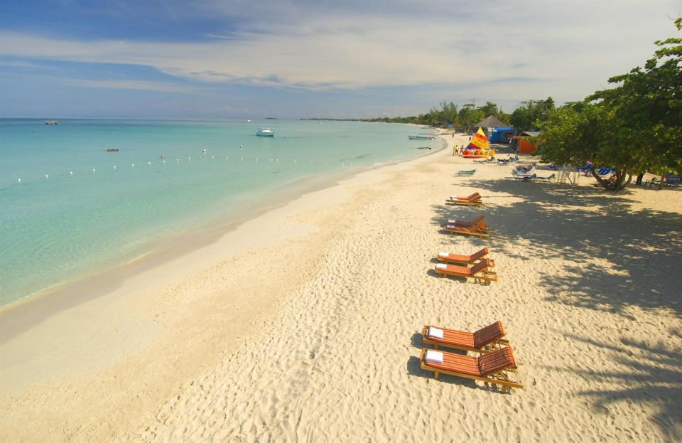 From Montego Bay: Negril Beach & Ricks Cafe Sunset Day Trip - Reggae-Infused Atmosphere