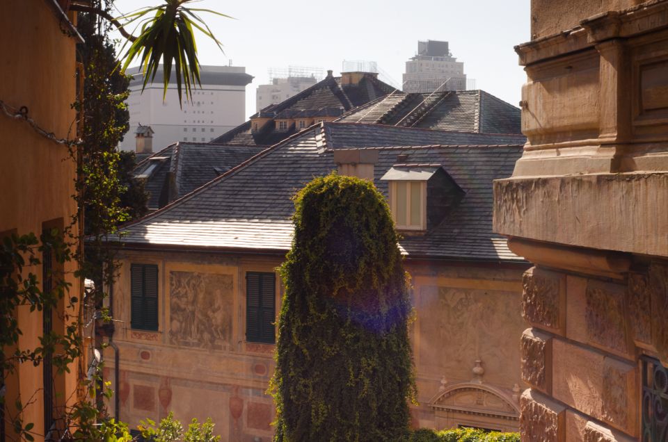 Genoa: Group Walking Photography Tour With Genoese Snack - Building Photography Confidence