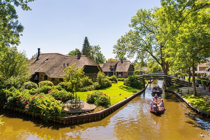 Giethoorn and Afsluitdijk Day Trip From Amsterdam With Boat Trip - Free Time in the Village