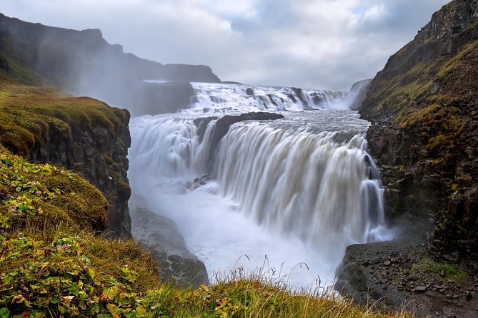 Golden Circle Day Tour in Mini Bus From Reykjavik With Fridheimar Tomato Farm - Accessibility and Age Restrictions