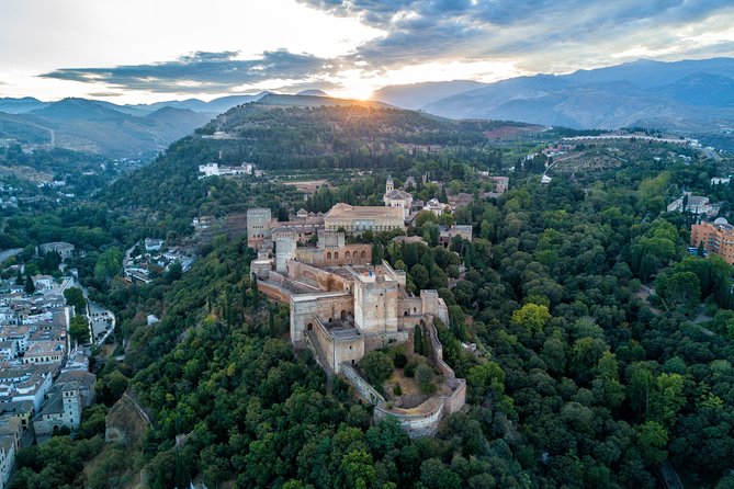 Granada Full Day: the Complete Alhambra + the Albaicin and Sacromonte - Visiting the Arab Bathhouse in Albaicín