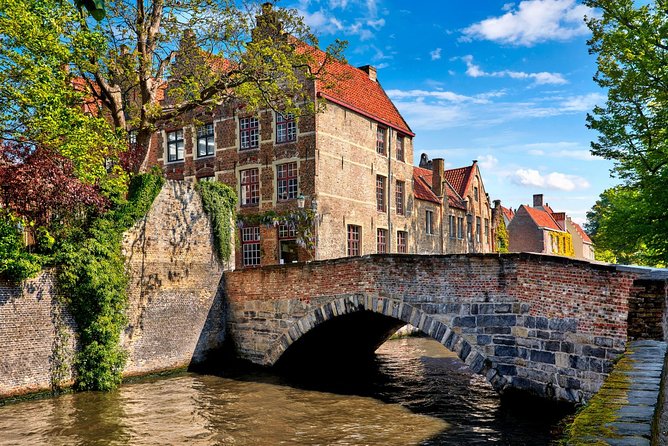 Guided Tour of Bruges - Group Size and Headphones