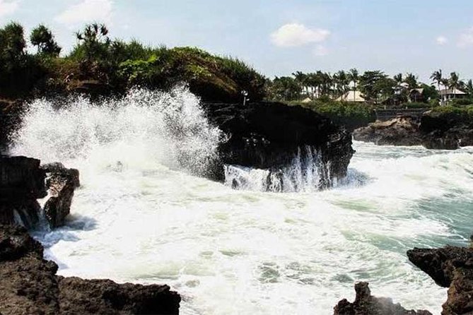 Half-Day Taman Ayun UNESCO and Tanah Lot Temple With Private Car - Cancellation Policy