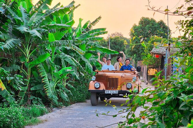 Hanoi Backstreet Jeep Tour: Red River Countryside & City Vibes - Lunch at the Hidden Gem Cafe