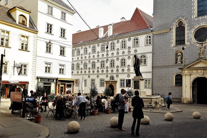 Hidden Gems in Vienna Inner City a Private Walking Tour - University and City Hall