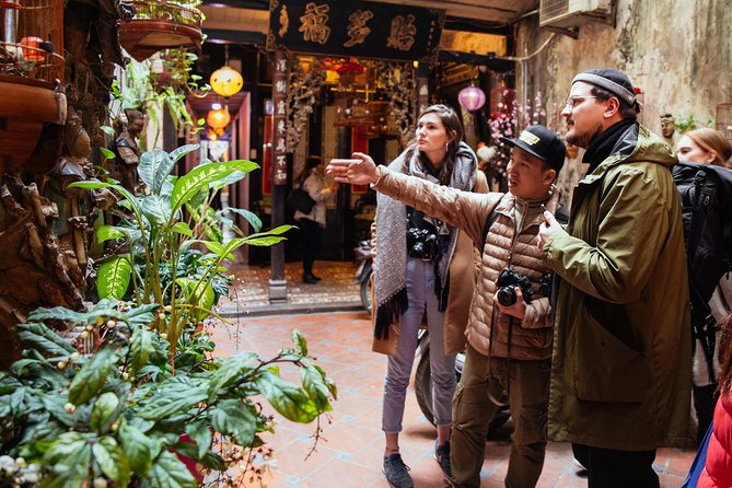 Highlights & Hidden Gems With Locals: Best of Hanoi Private Tour - Discovering the Old Quarter