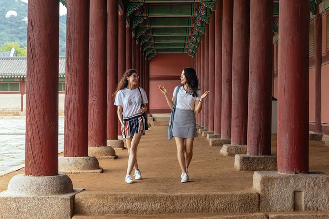 Highlights & Hidden Gems With Locals: Best of Seoul Private Walking Tour - Gyeongbokgung Palace
