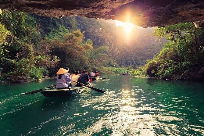 Hoa Lu - Tam Coc - Ninh Binh, Cycling, Local Family Visit, Small Group Tour - Group Size