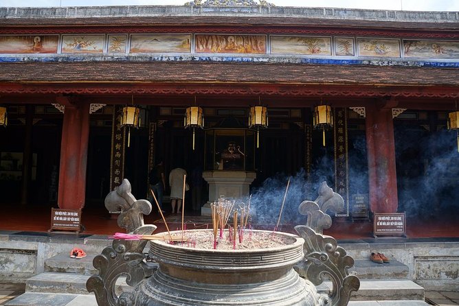 Hue Private Guided Tombs and Thien Mu Pagoda Tour - Accessibility and Participation