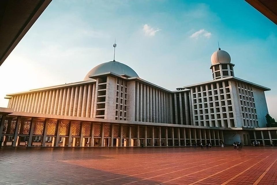 Jakarta: Jakarta Culture and Landmarks Full-Day Tour - Cathedral Jakarta